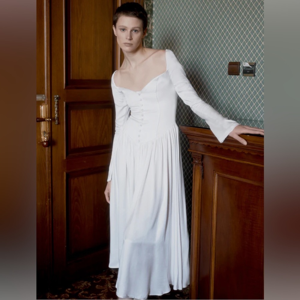 Elegant White Long Sleeve Dress